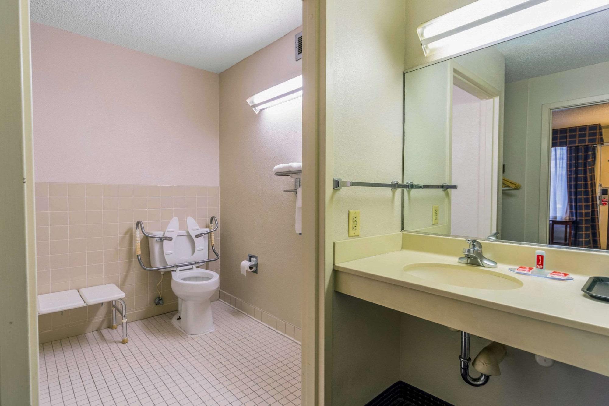 Econo Baton Rouge Hotel 3*