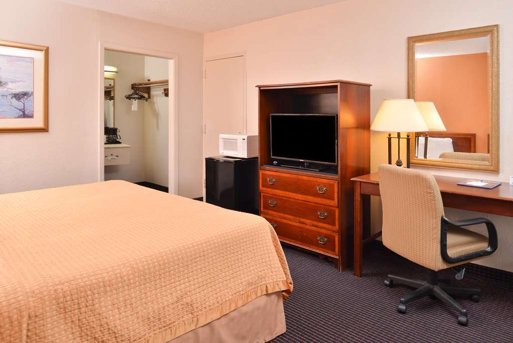 Econo Baton Rouge Hotel 3*